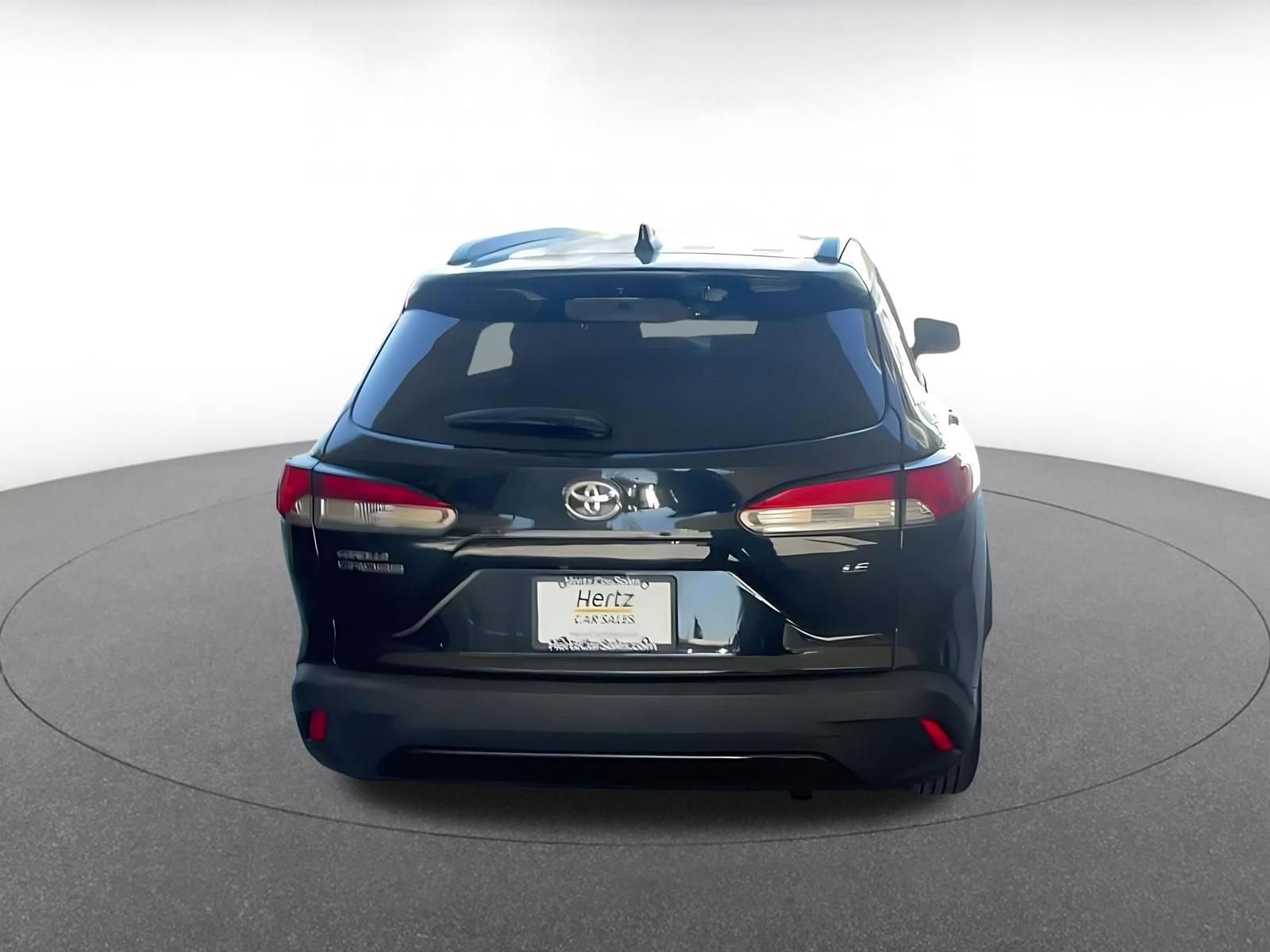 Used 2025 Toyota Corolla Cross LE FWD image 12