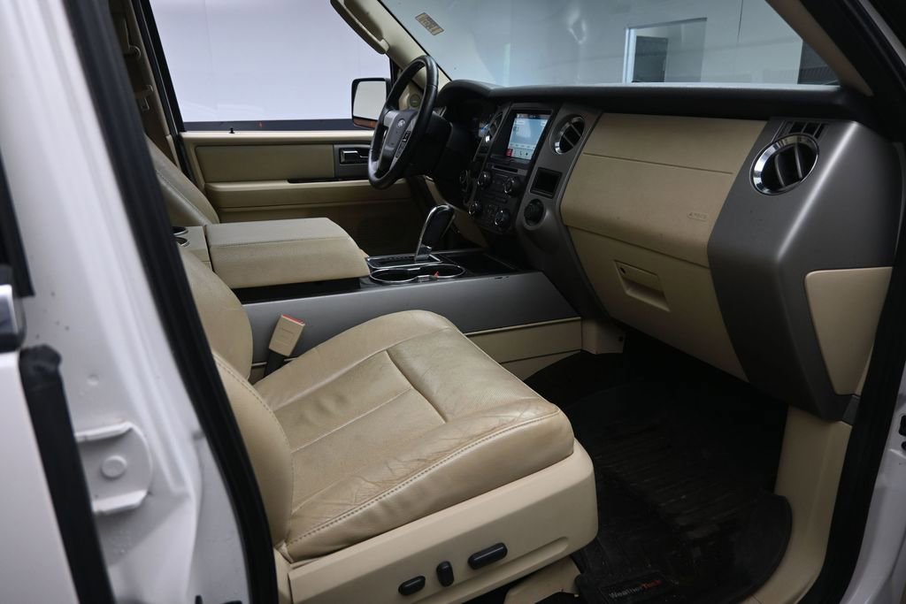 Used 2016 Ford Expedition EL Limited w/ Equipment Group 301A RWD image 28