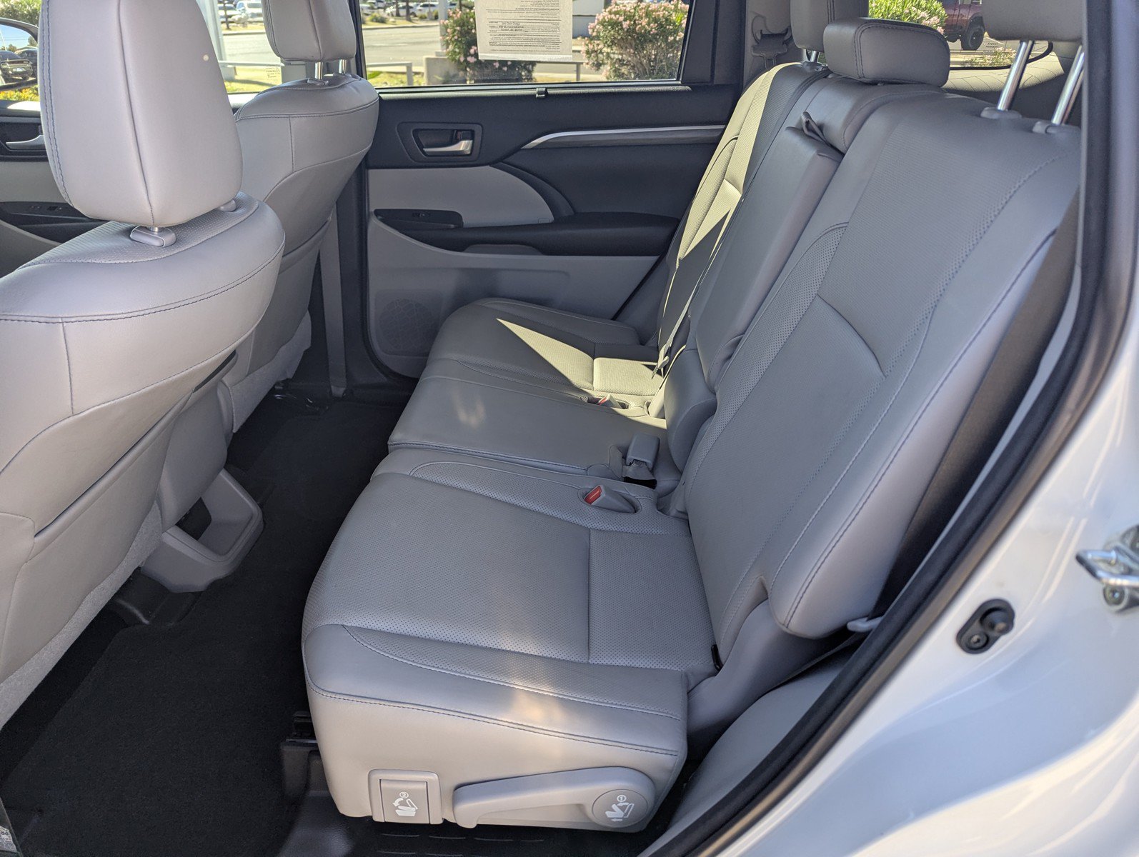 Used 2018 Toyota Highlander Limited AWD/4WD image 8