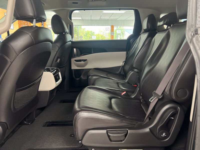 Certified 2024 Kia Carnival EX FWD image 17