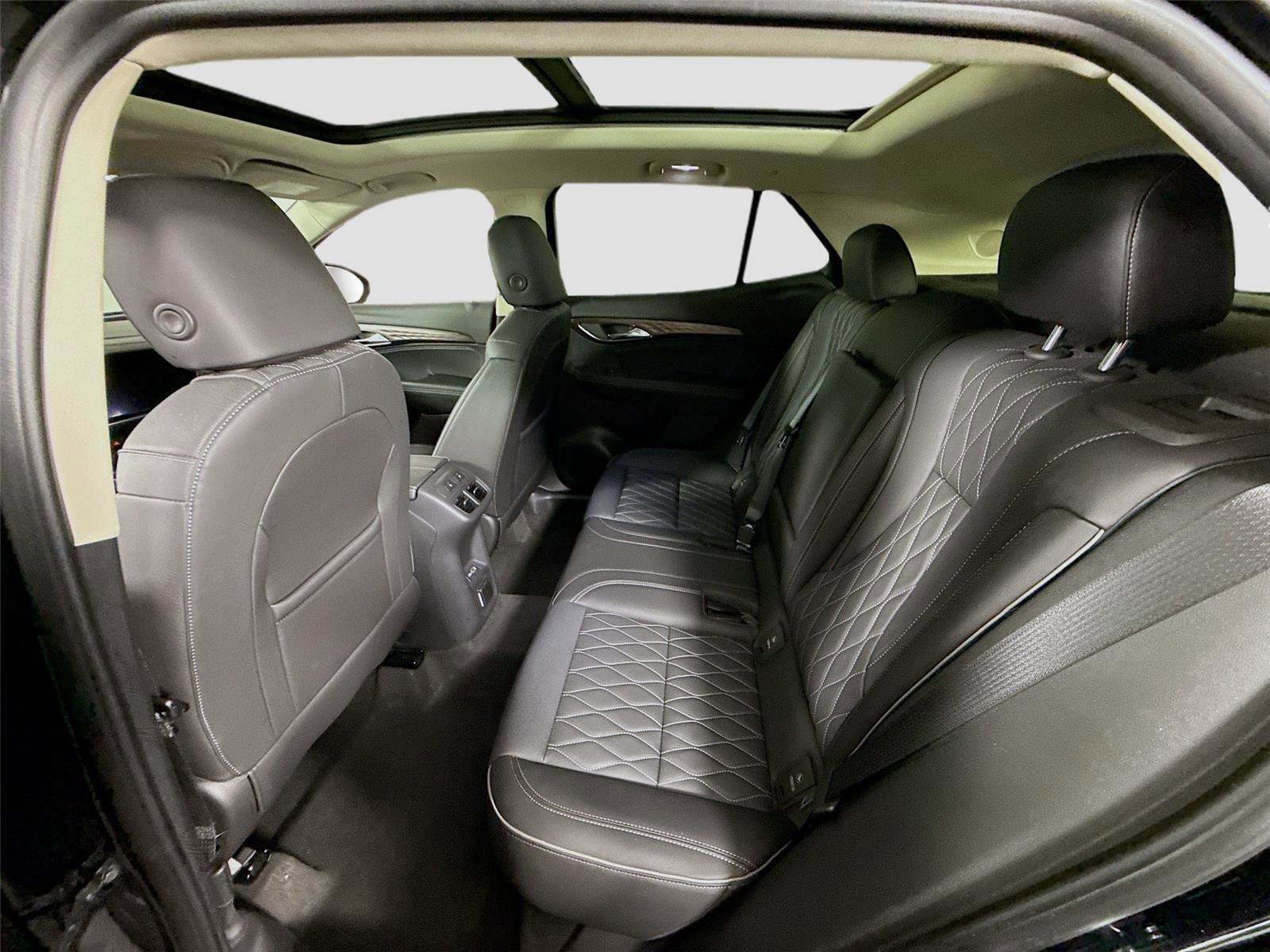 Used 2023 Buick Envision Avenir image 19