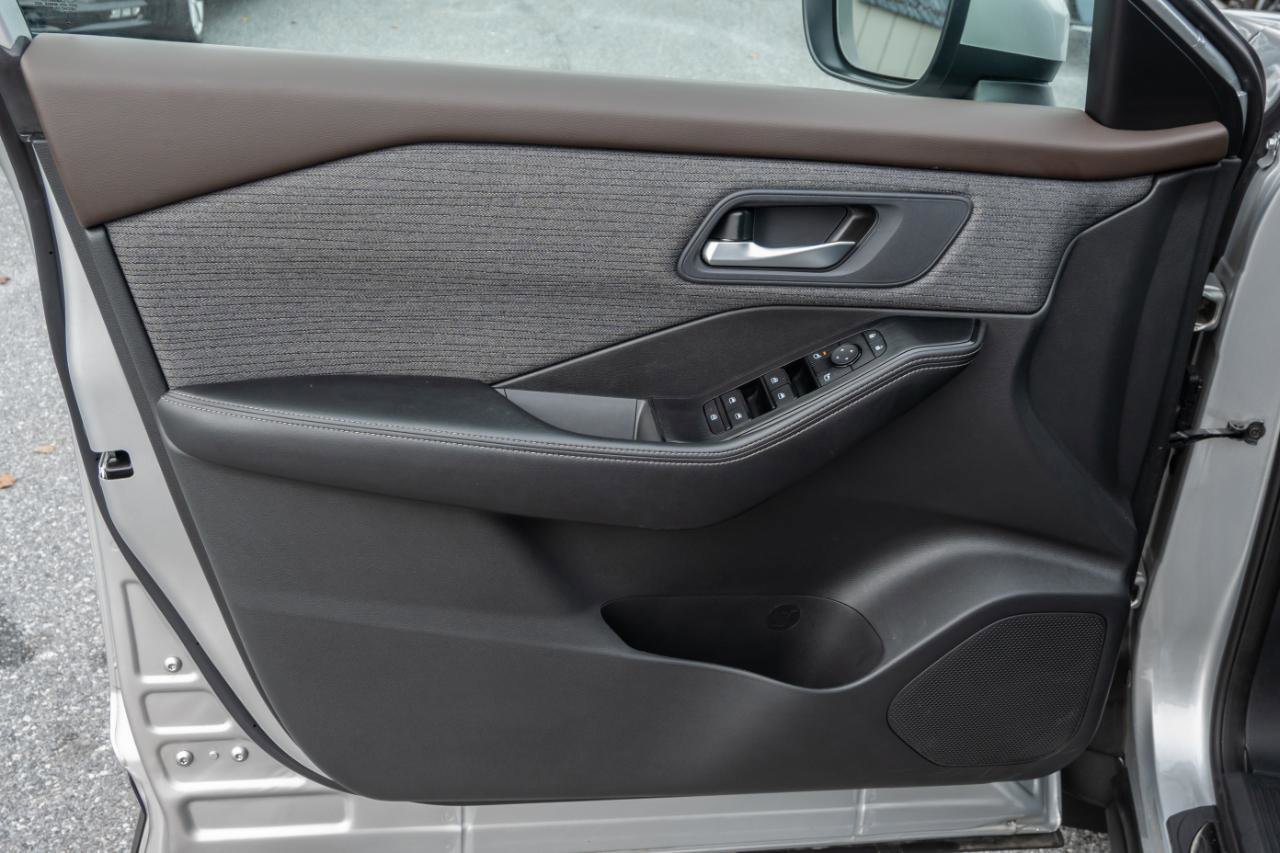 Used 2023 Nissan Rogue SV image 13