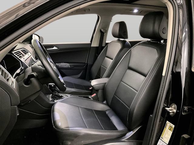 Used 2020 Volkswagen Tiguan SEL AWD/4WD image 25