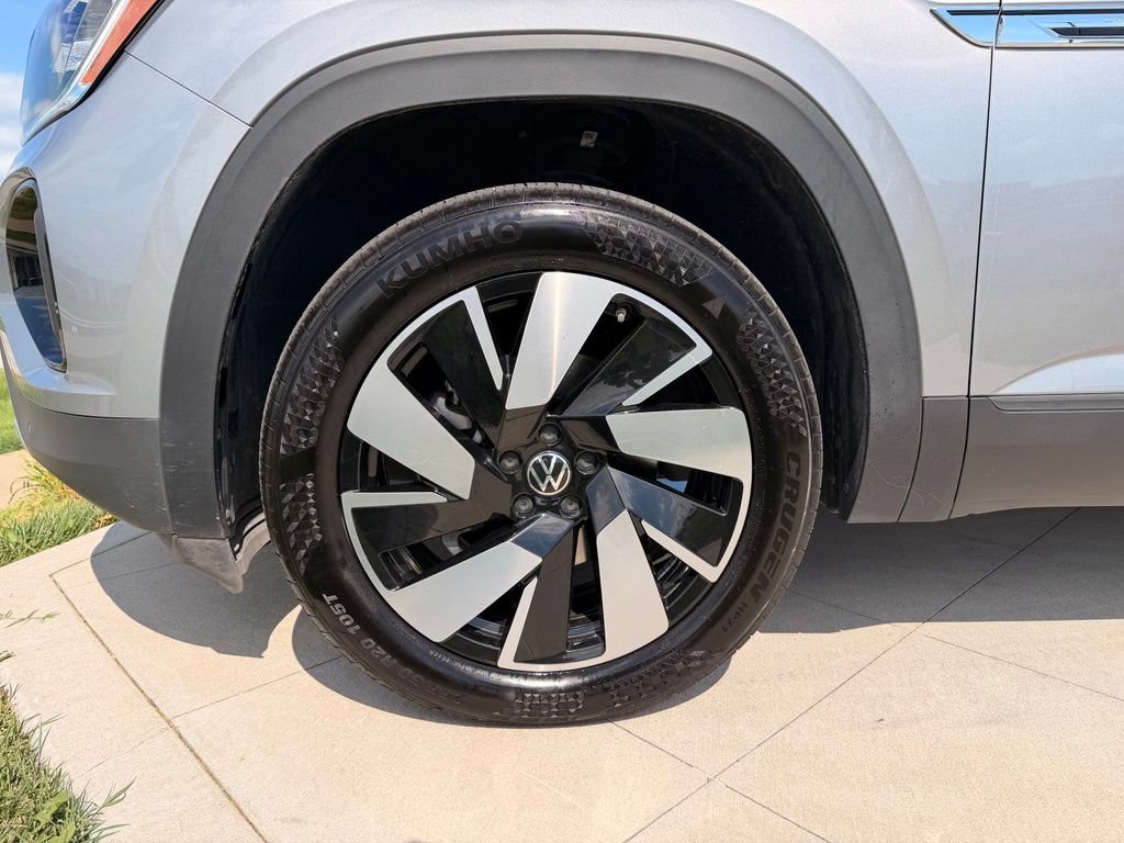 Used 2024 Volkswagen Atlas Cross Sport SE AWD/4WD image 15