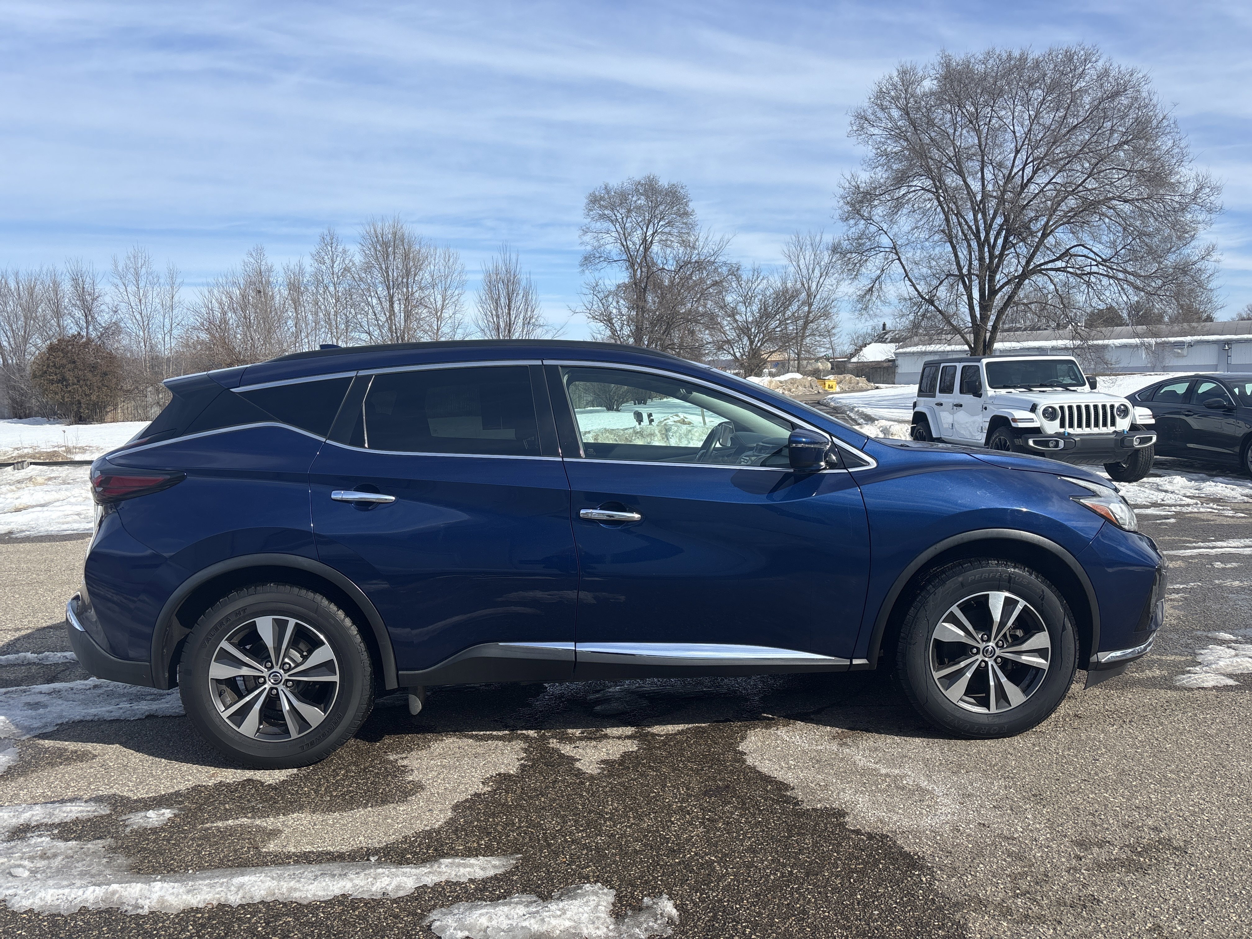 Used 2020 Nissan Murano SV image 2