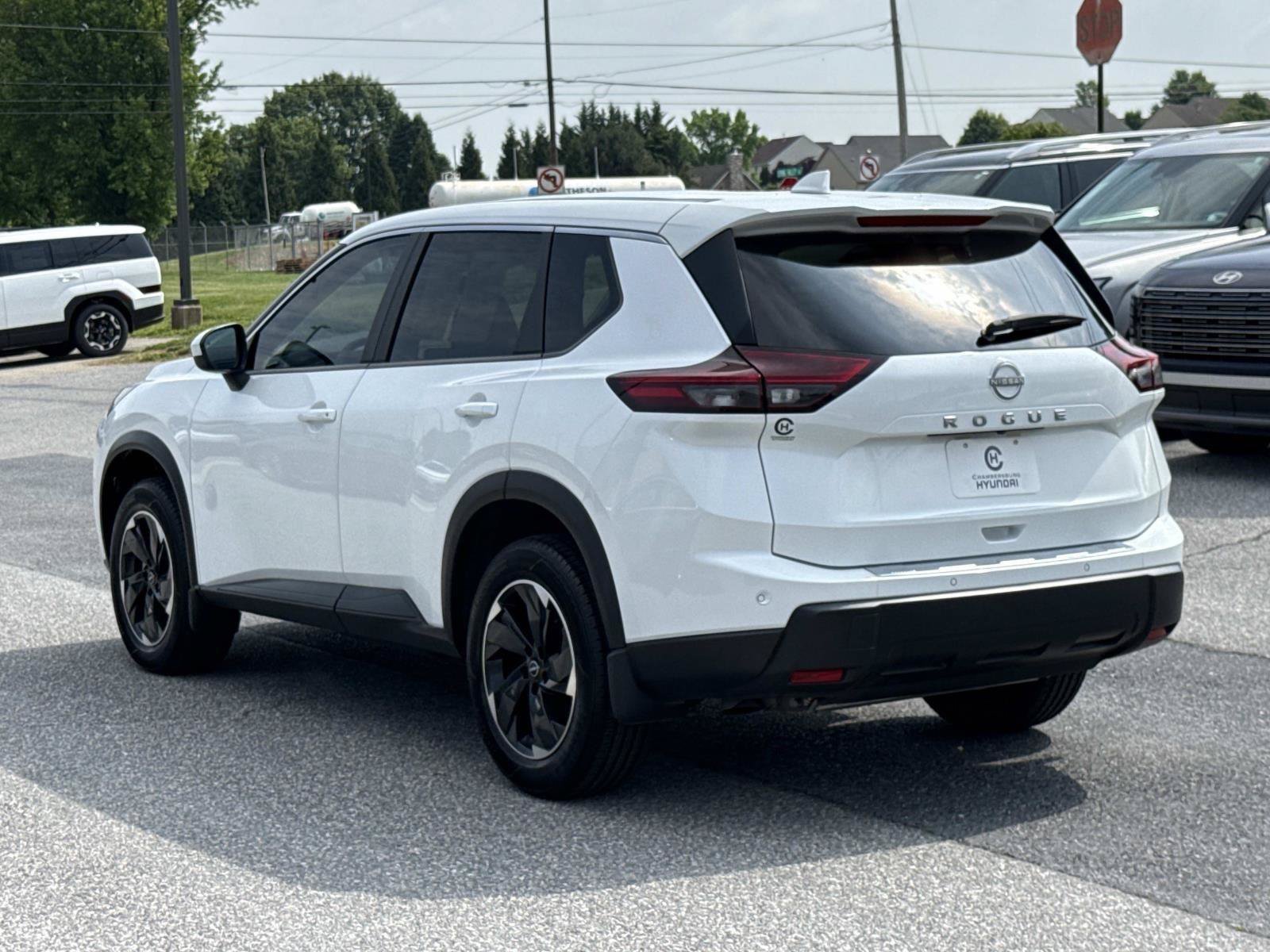 Used 2025 Nissan Rogue SV FWD image 27