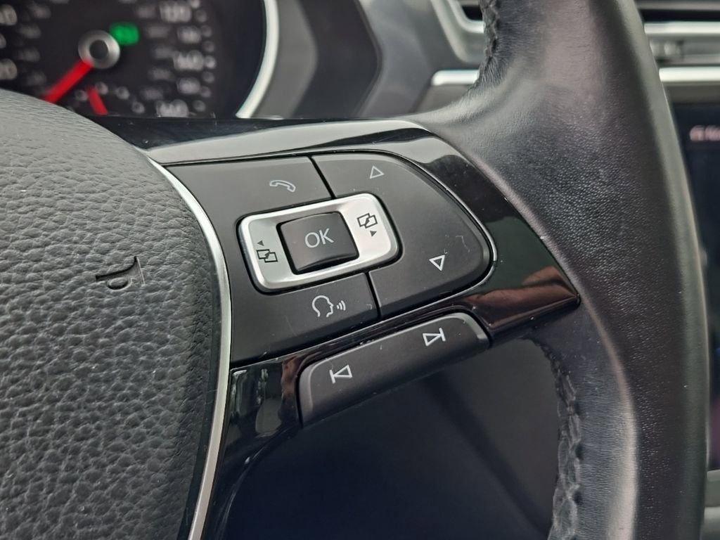 Used 2018 Volkswagen Tiguan SE w/ Panoramic Sunroof Package image 25