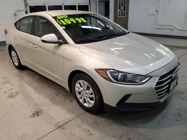 Used 2017 Hyundai Elantra SE image 7