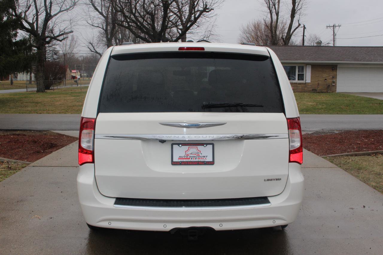 Used 2013 Chrysler Town & Country Limited w/ Trailer Tow Group FWD image 8