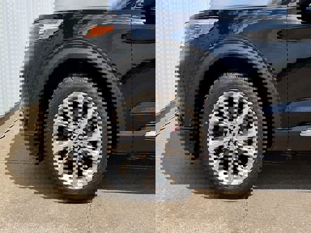 Used 2021 Ford Explorer Platinum w/ Equipment Group 601A AWD/4WD image 39