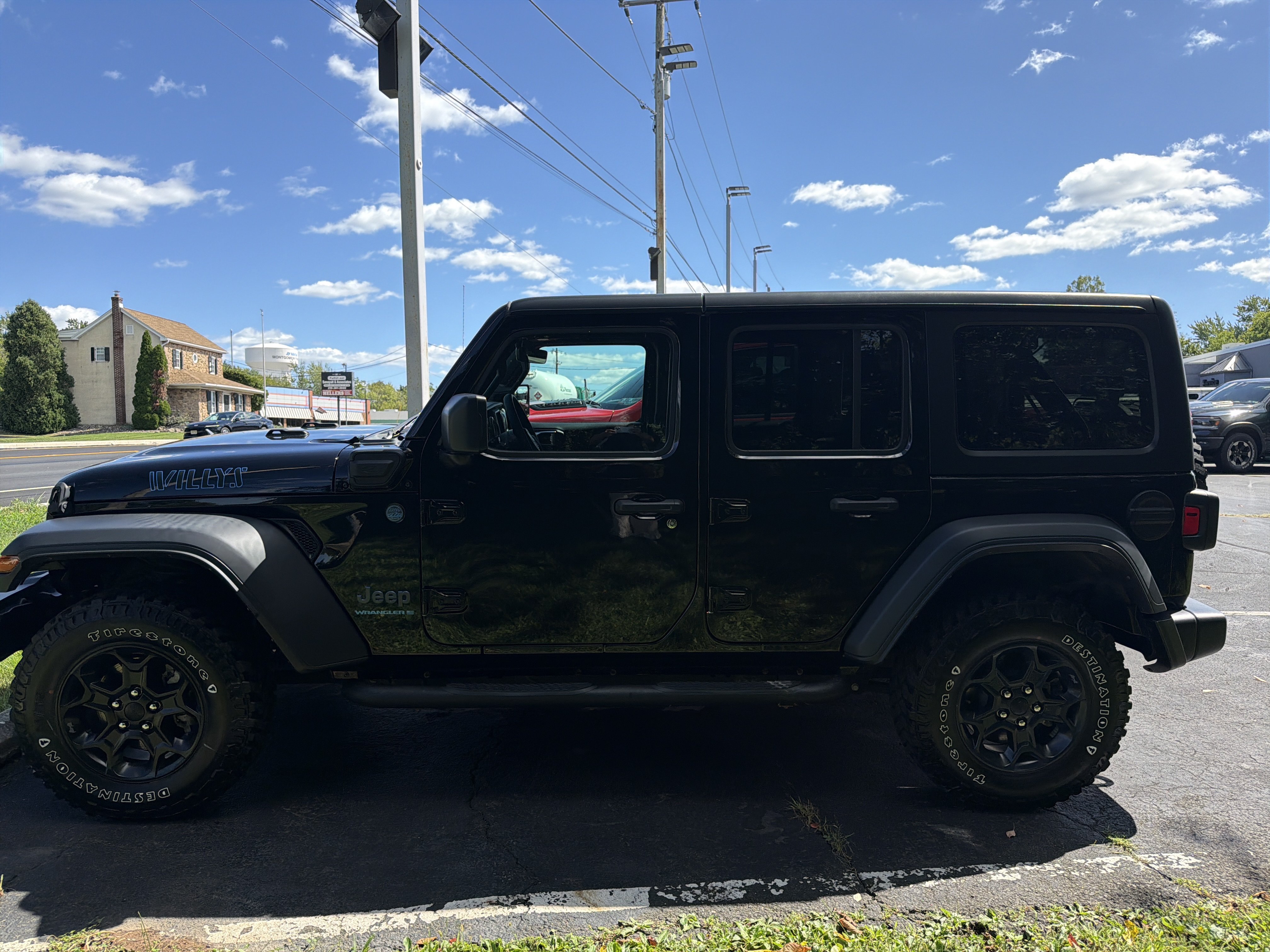 Used 2023 Jeep Wrangler Unlimited w/ Cold Weather Group AWD/4WD image 4