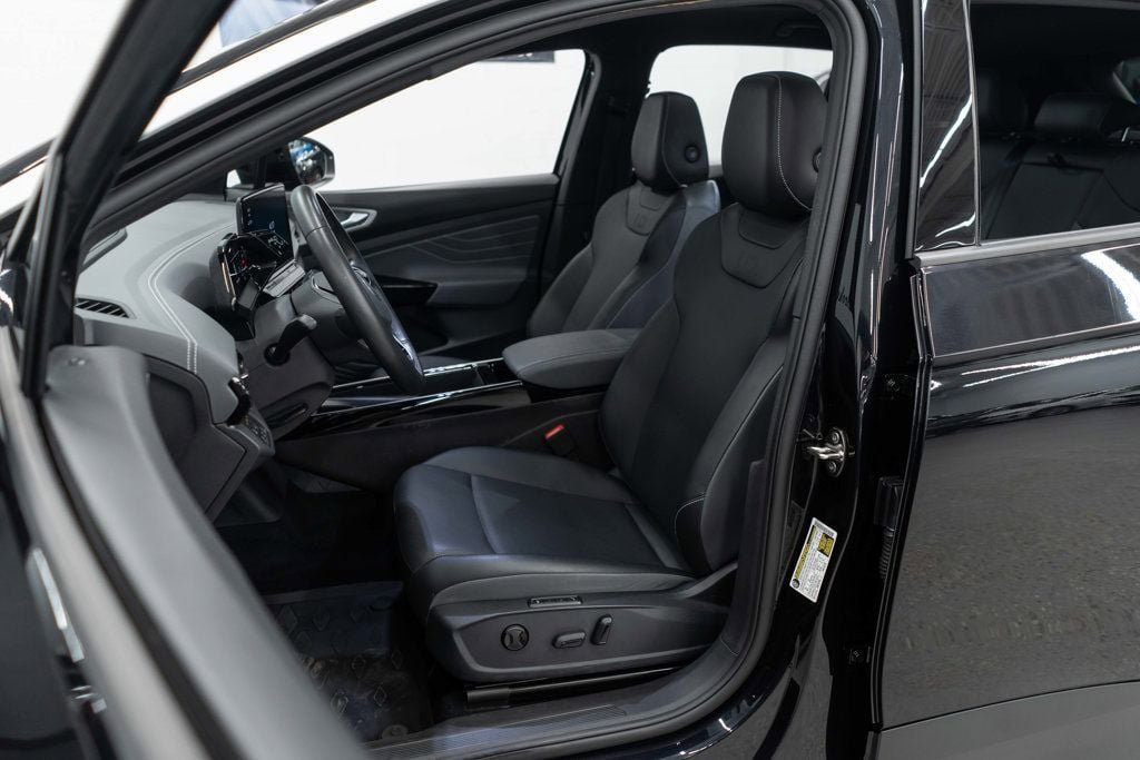 Used 2023 Volkswagen ID.4 Pro S Plus image 9