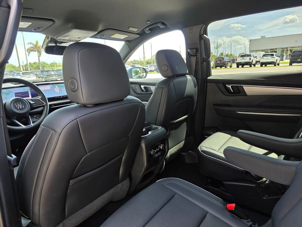 Used 2025 Buick Enclave Preferred image 21
