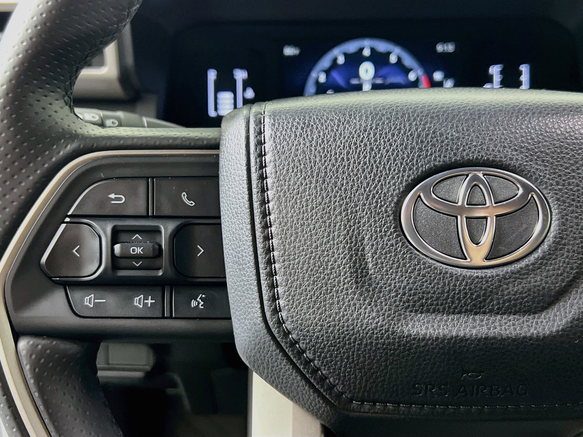 Used 2025 Toyota 4Runner SR5 AWD/4WD image 18