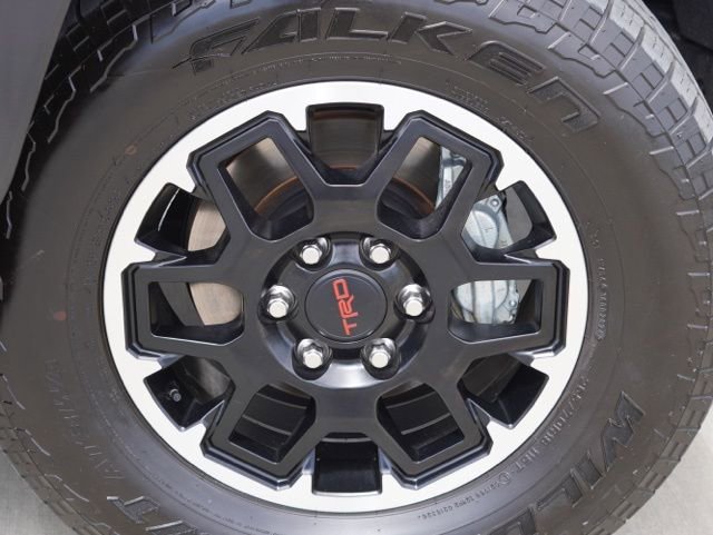 Certified 2025 Toyota Tacoma TRD Off-Road AWD/4WD image 16