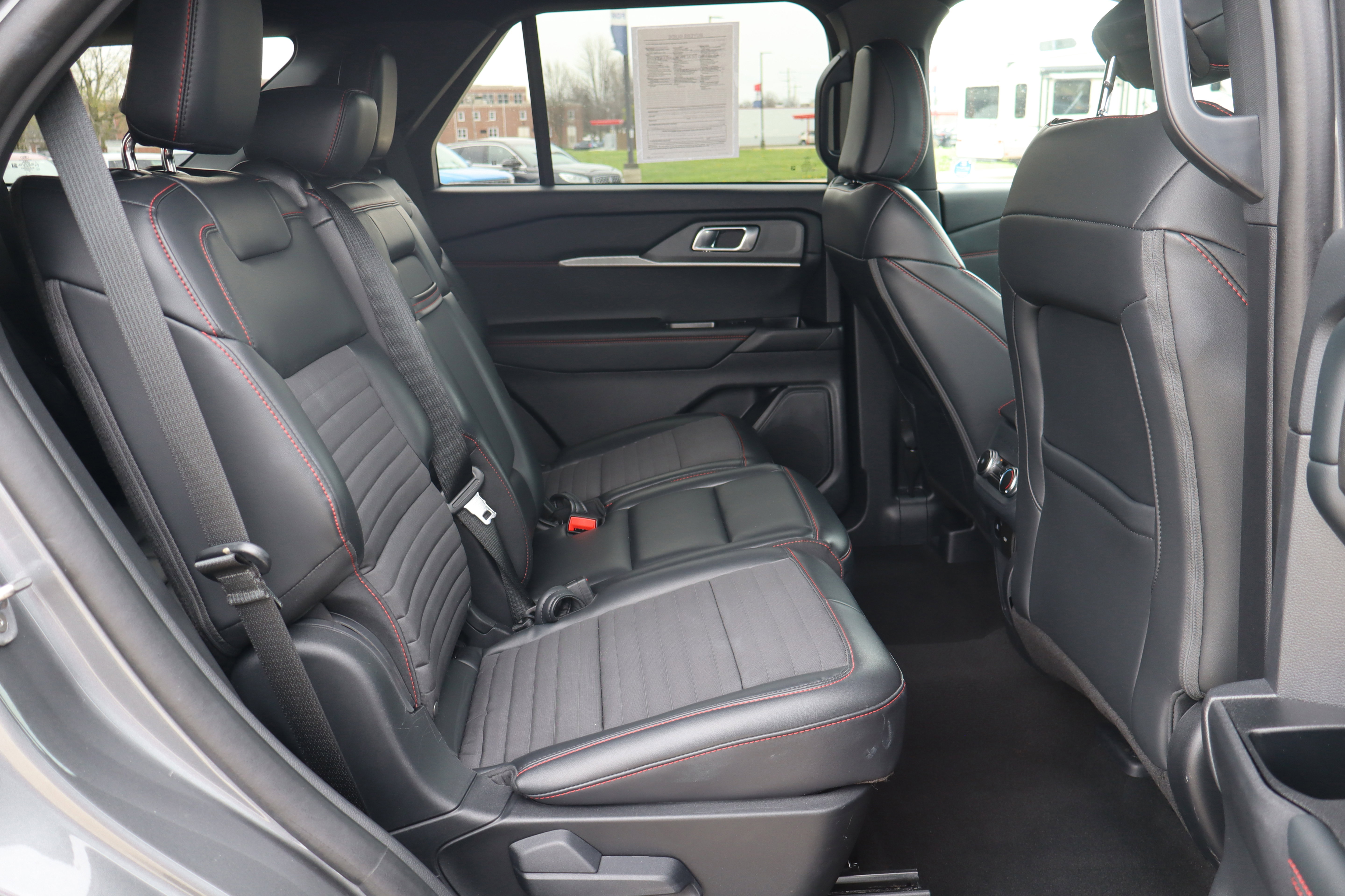 Used 2025 Ford Explorer ST-Line w/ ST-Line Street Pack AWD/4WD image 13