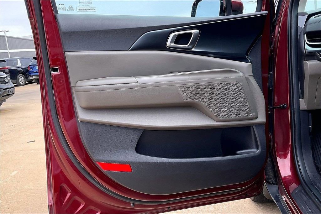 Used 2025 Kia Carnival image 22