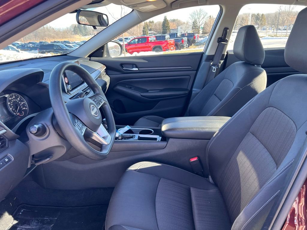 Used 2024 Nissan Altima 2.5 SV image 10