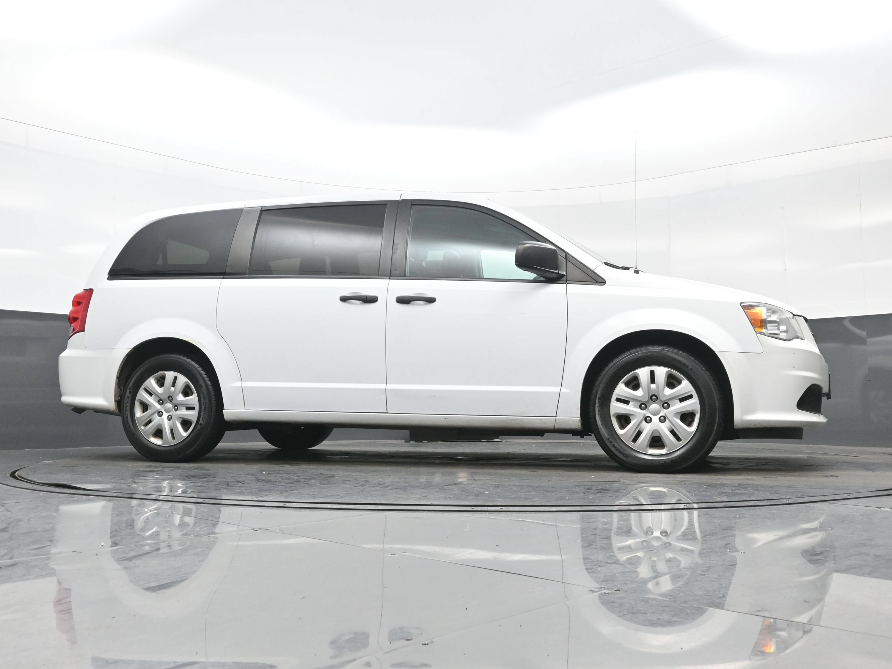 Used 2019 Dodge Grand Caravan SE w/ UConnect Hands-Free Group FWD image 27