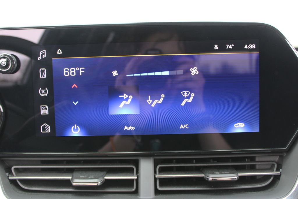 Used 2025 Chevrolet Trax LT image 48