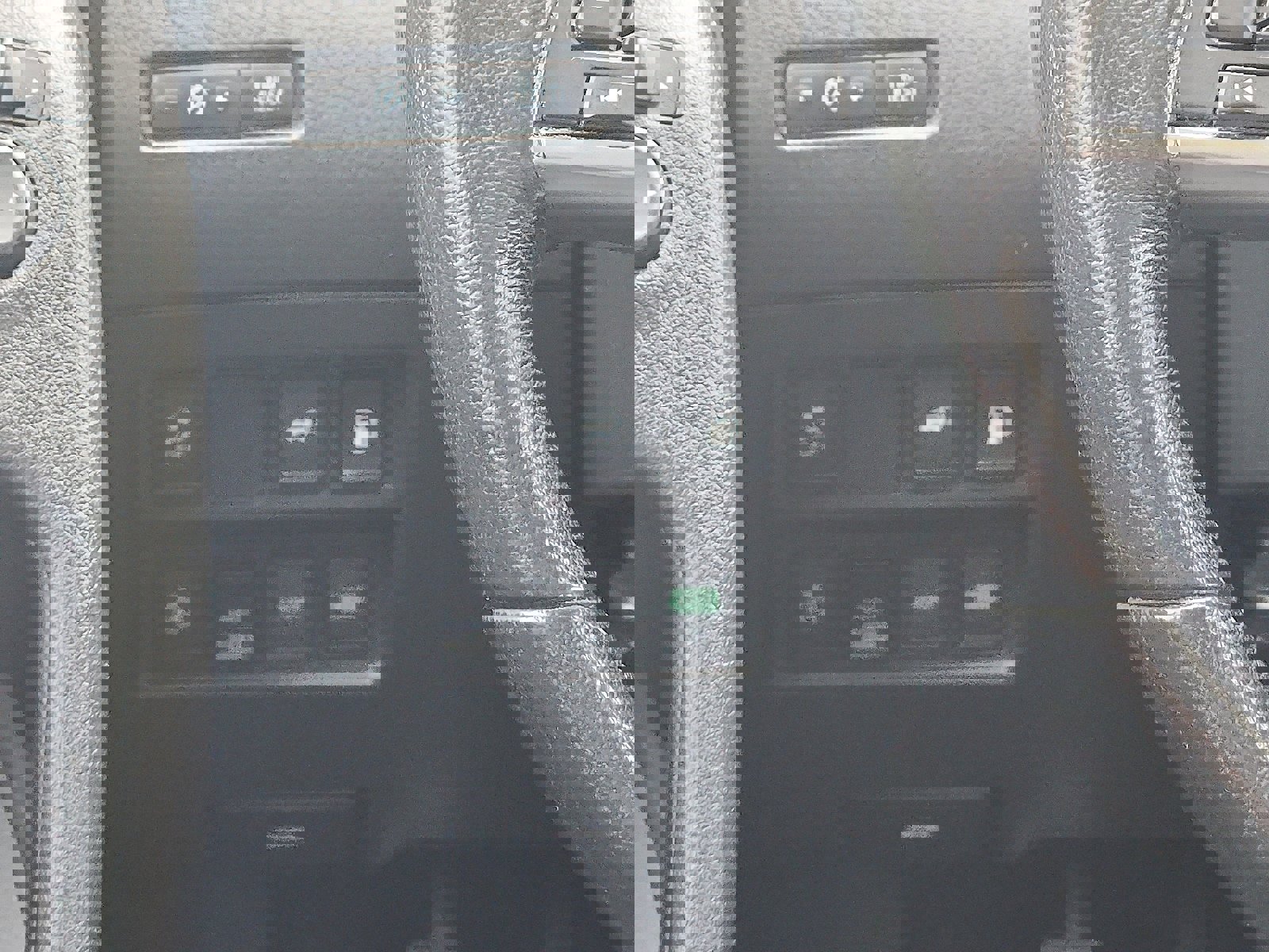 Used 2018 Nissan Rogue SV w/ Premium Package image 13