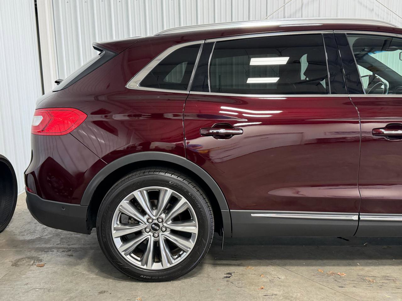 Used 2018 Lincoln MKX Reserve w/ Driver Assistance Package AWD/4WD image 40