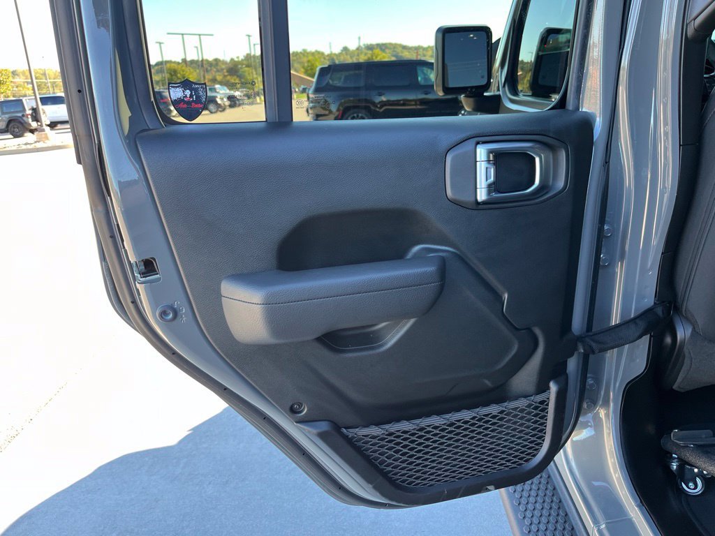 Used 2023 Jeep Wrangler Unlimited Sport AWD/4WD image 19