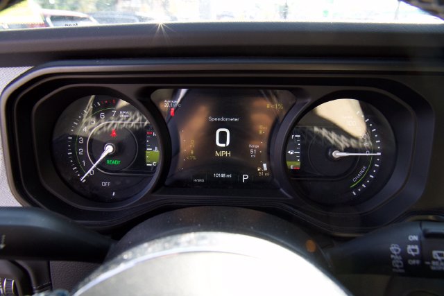 Used 2025 Jeep Wrangler Unlimited Sahara w/ Safety Group AWD/4WD image 19