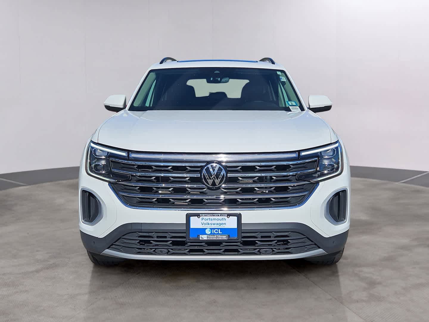 Used 2024 Volkswagen Atlas SE AWD/4WD image 2