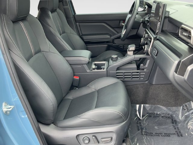 Used 2025 Toyota 4Runner Limited AWD/4WD image 24