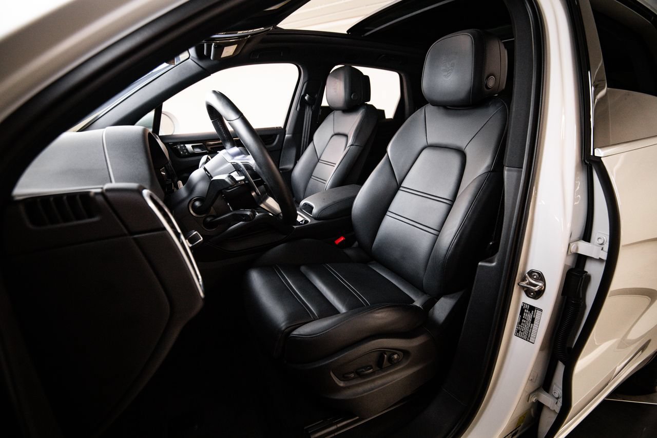 Certified 2023 Porsche Cayenne AWD/4WD image 5