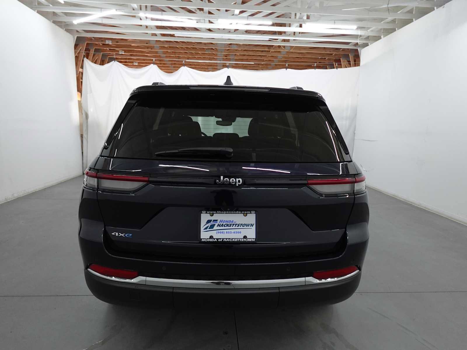Used 2023 Jeep Grand Cherokee 4WD 4xe image 6