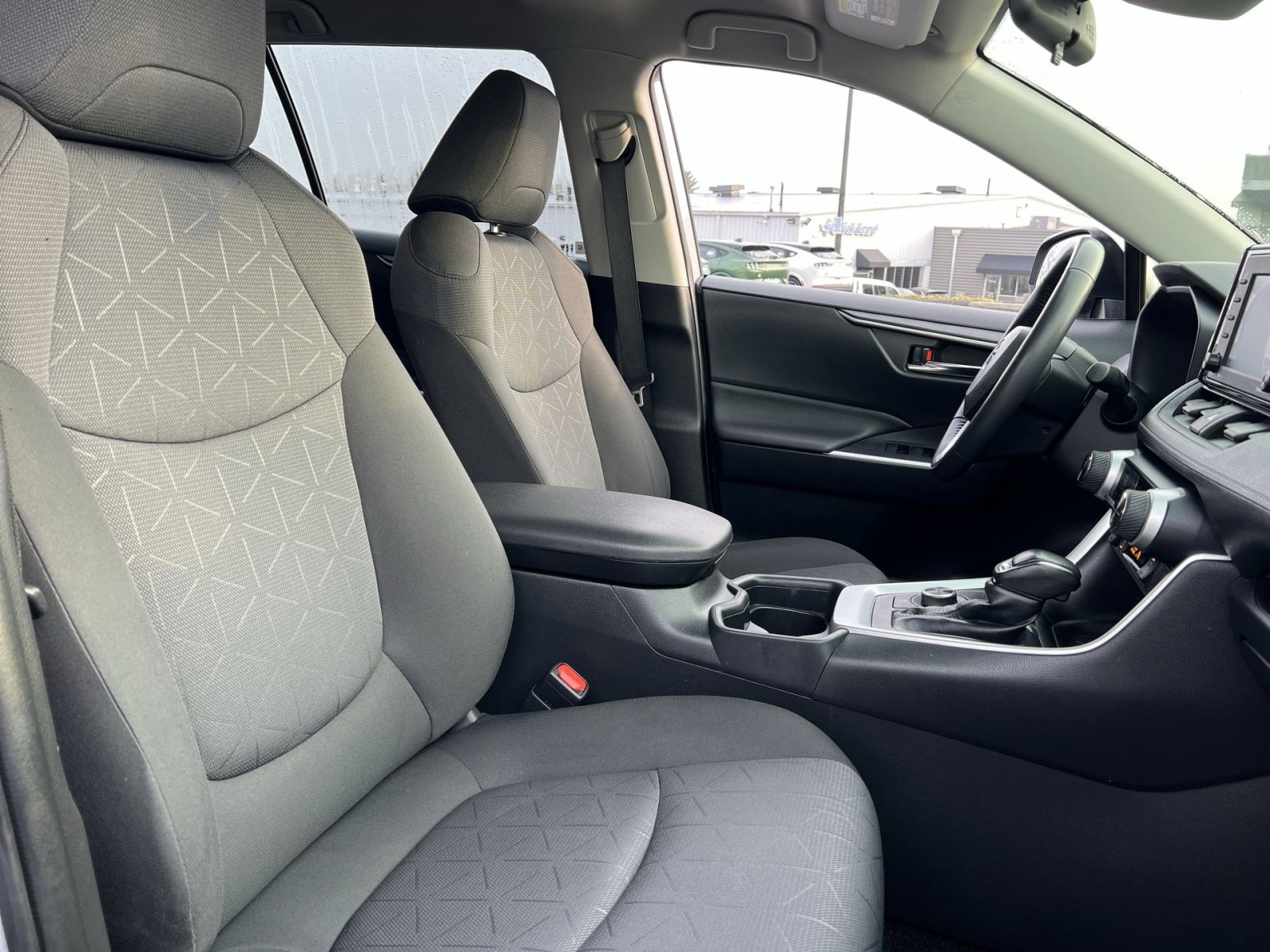 Used 2021 Toyota RAV4 XLE image 25