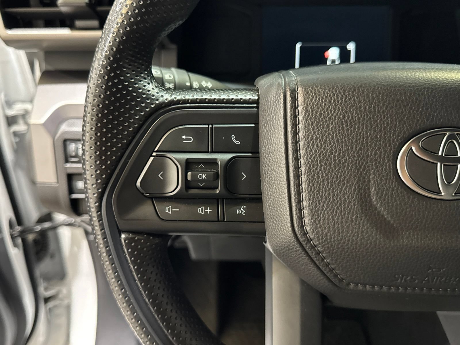 Used 2025 Toyota Tacoma SR5 AWD/4WD image 27