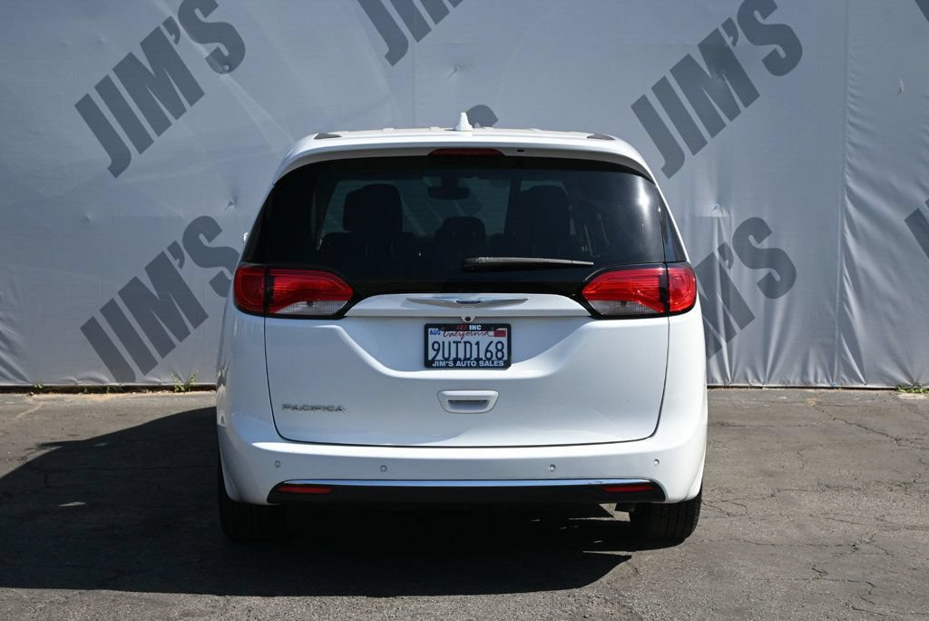 Used 2020 Chrysler Pacifica Touring w/ Tire & Wheel Group FWD image 5