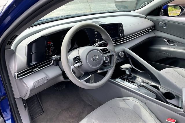 Used 2021 Hyundai Elantra SE FWD image 17
