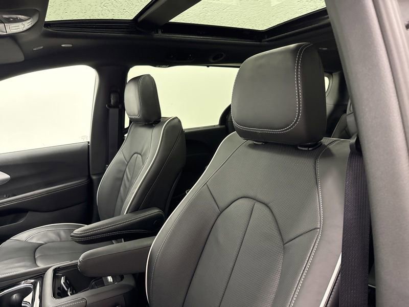 New 2026 Chrysler Pacifica Limited image 24