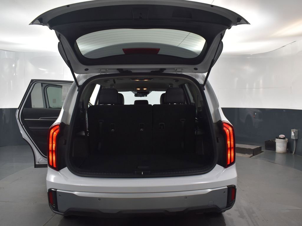 Used 2023 Kia Telluride LX image 11