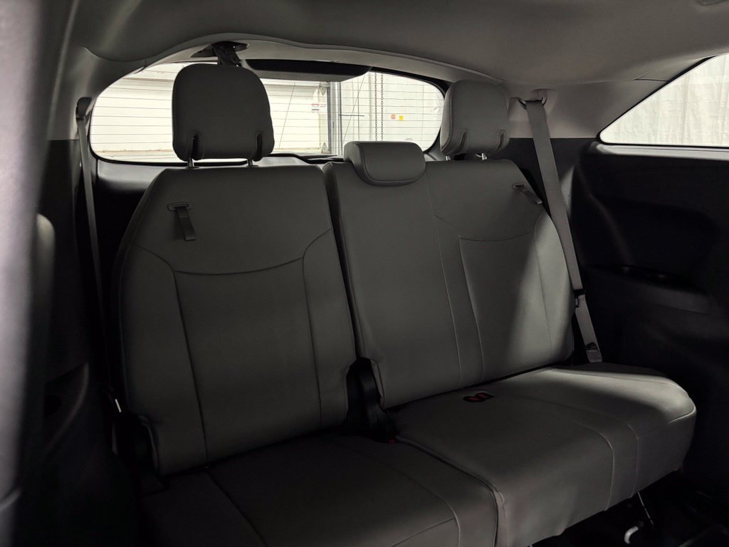 Used 2025 Toyota Sienna XLE AWD/4WD image 57