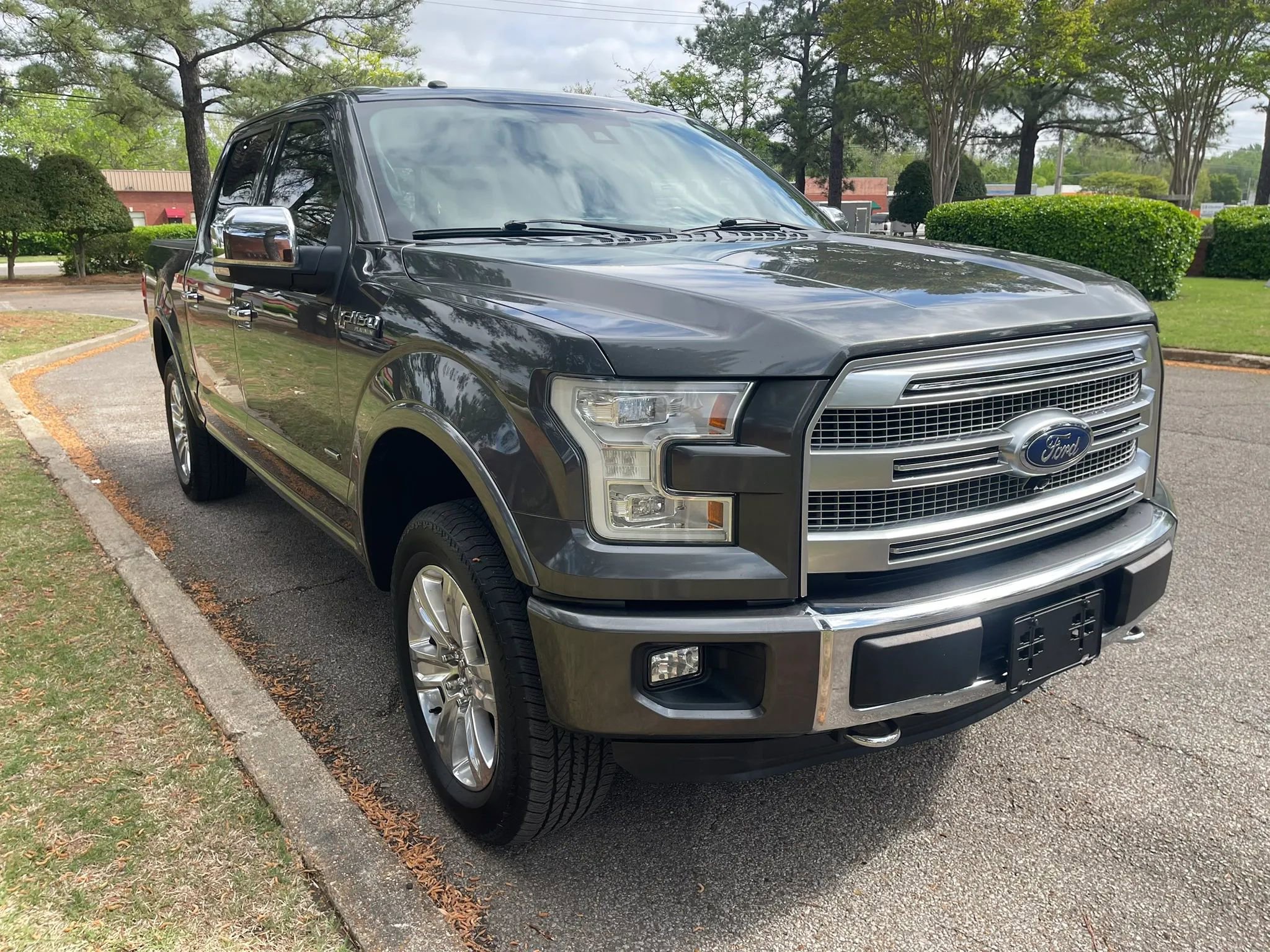 Used 2016 Ford F150 Platinum w/ Equipment Group 701A Luxury image 7