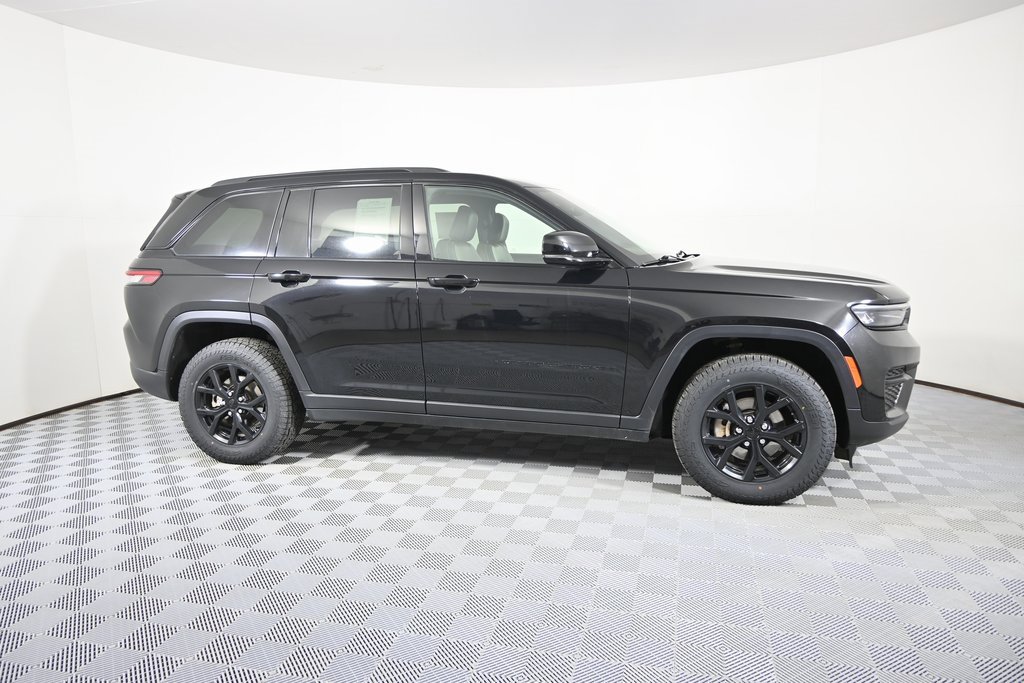 Used 2024 Jeep Grand Cherokee Altitude image 8