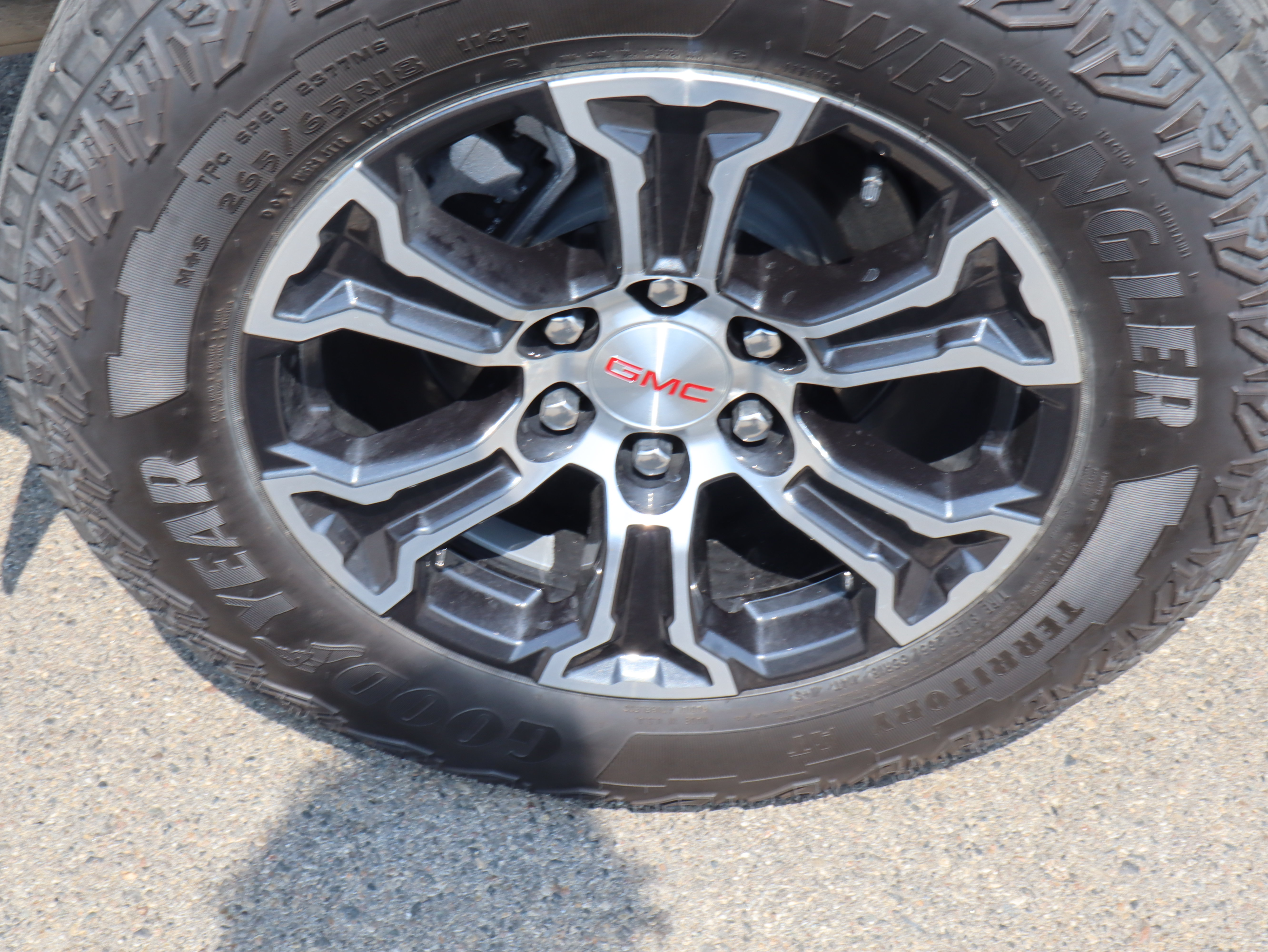 Used 2024 GMC Canyon AT4 w/ Technology Package AWD/4WD image 17
