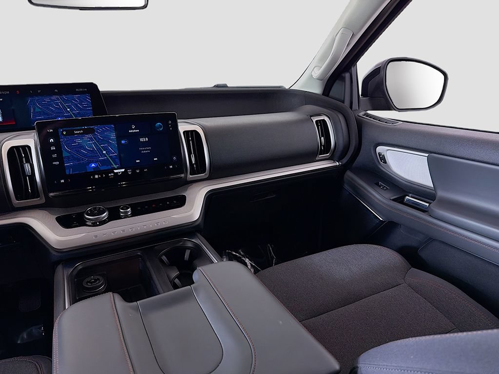 Used 2025 Ford Expedition Active AWD/4WD image 28