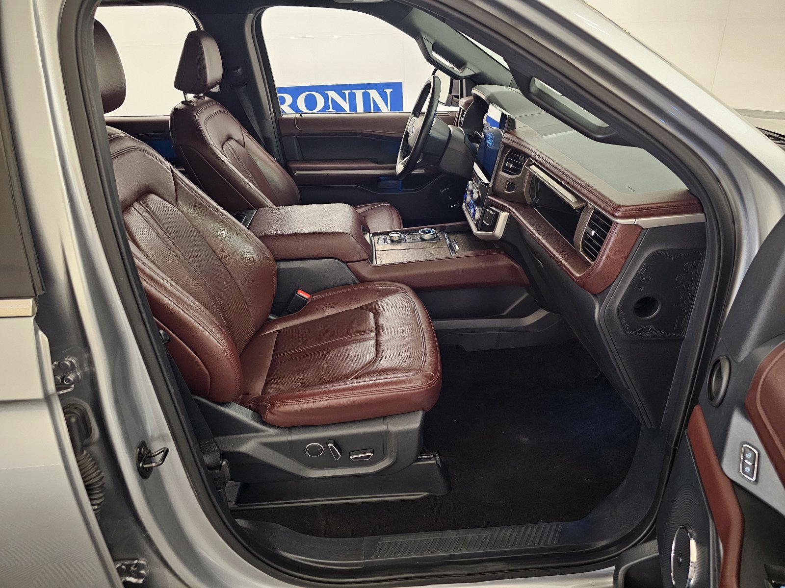 Used 2022 Ford Expedition Max Limited AWD/4WD image 25