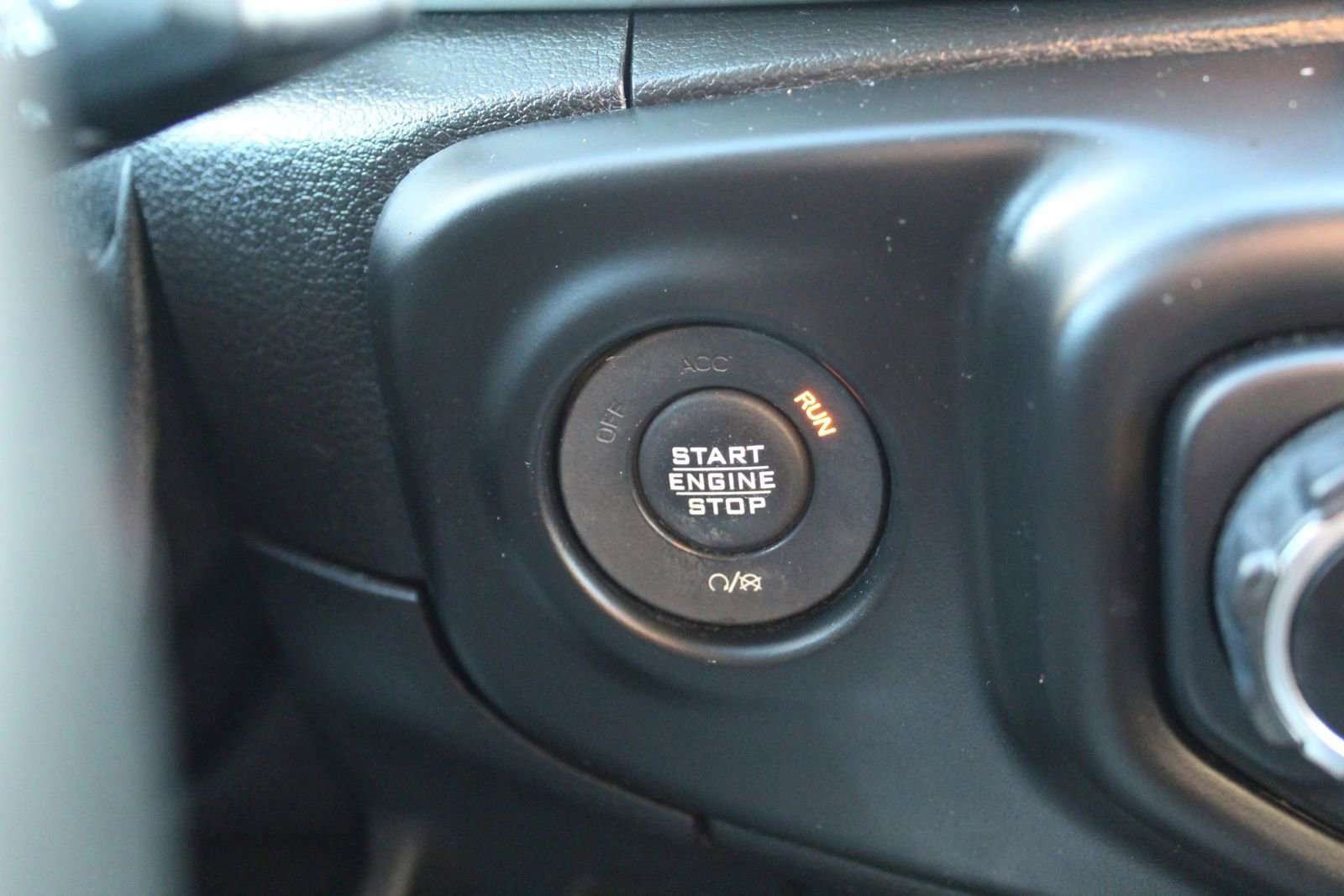 Used 2020 Jeep Gladiator Sport w/ Quick Order Package 24S image 16