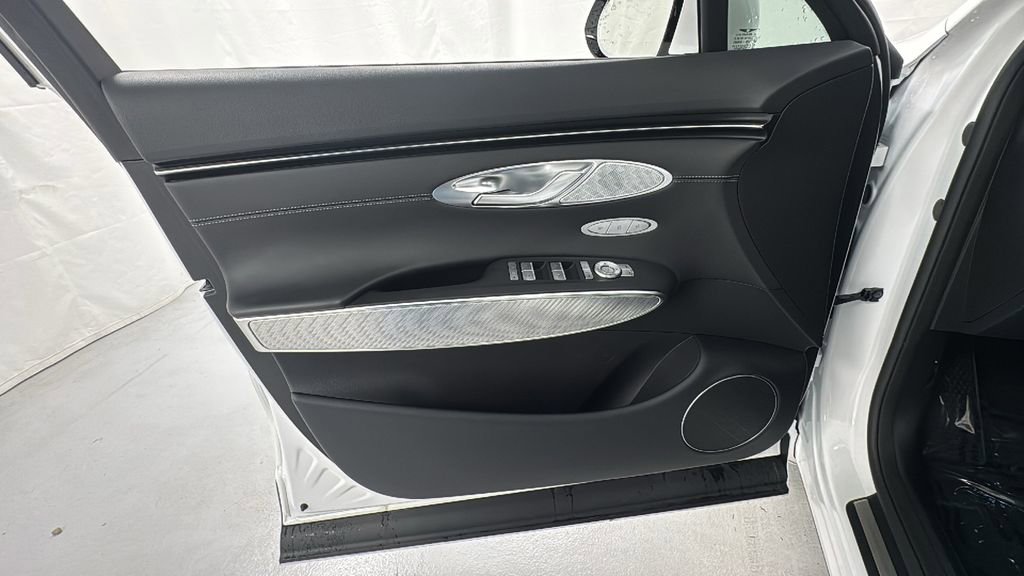 Used 2025 Genesis GV70 3.5T Sport image 19