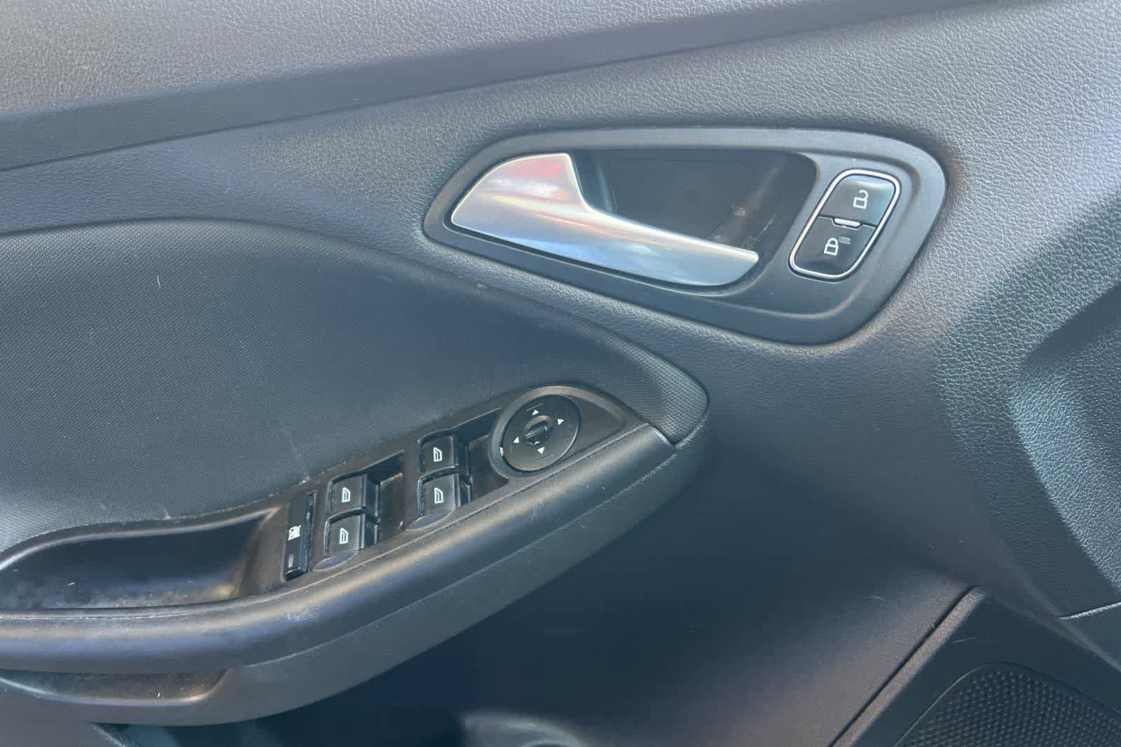 Used 2018 Ford Focus SE FWD image 15