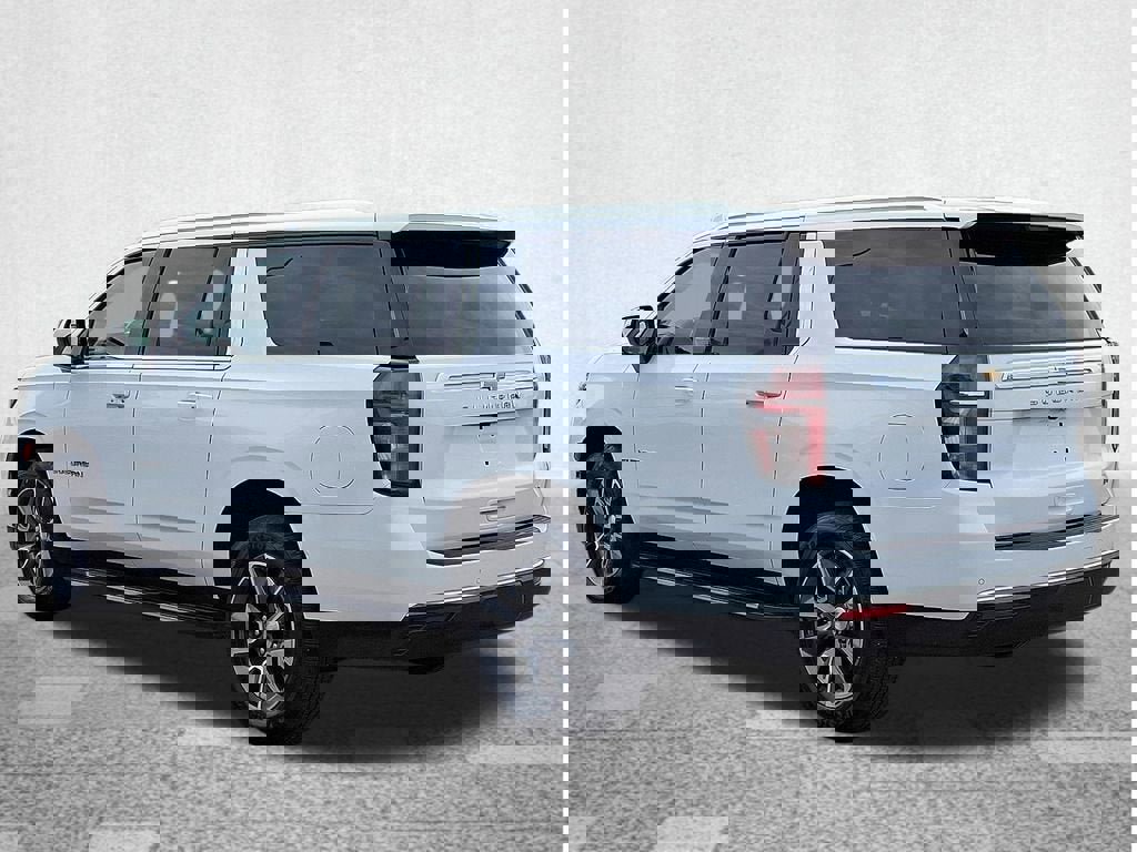 Used 2022 Chevrolet Suburban LT AWD/4WD image 3