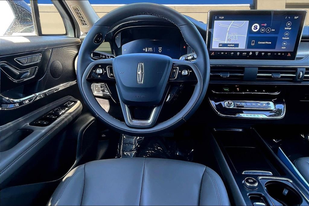 Used 2025 Lincoln Corsair Premiere image 10