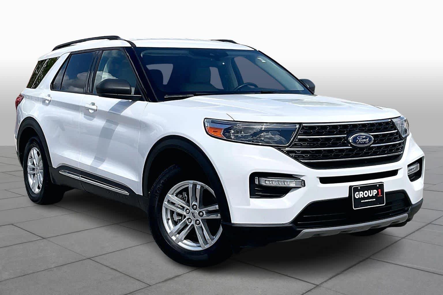Used 2022 Ford Explorer XLT w/ Equipment Group 202A RWD image 3